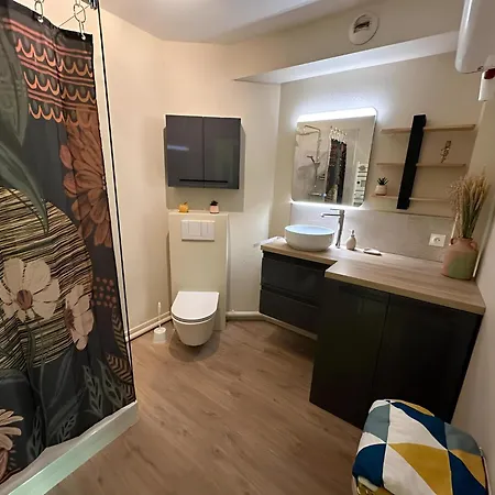 Rouen, Studio, Lumineux Avec Parking Souterrain, Menage Et Linge Inclus *